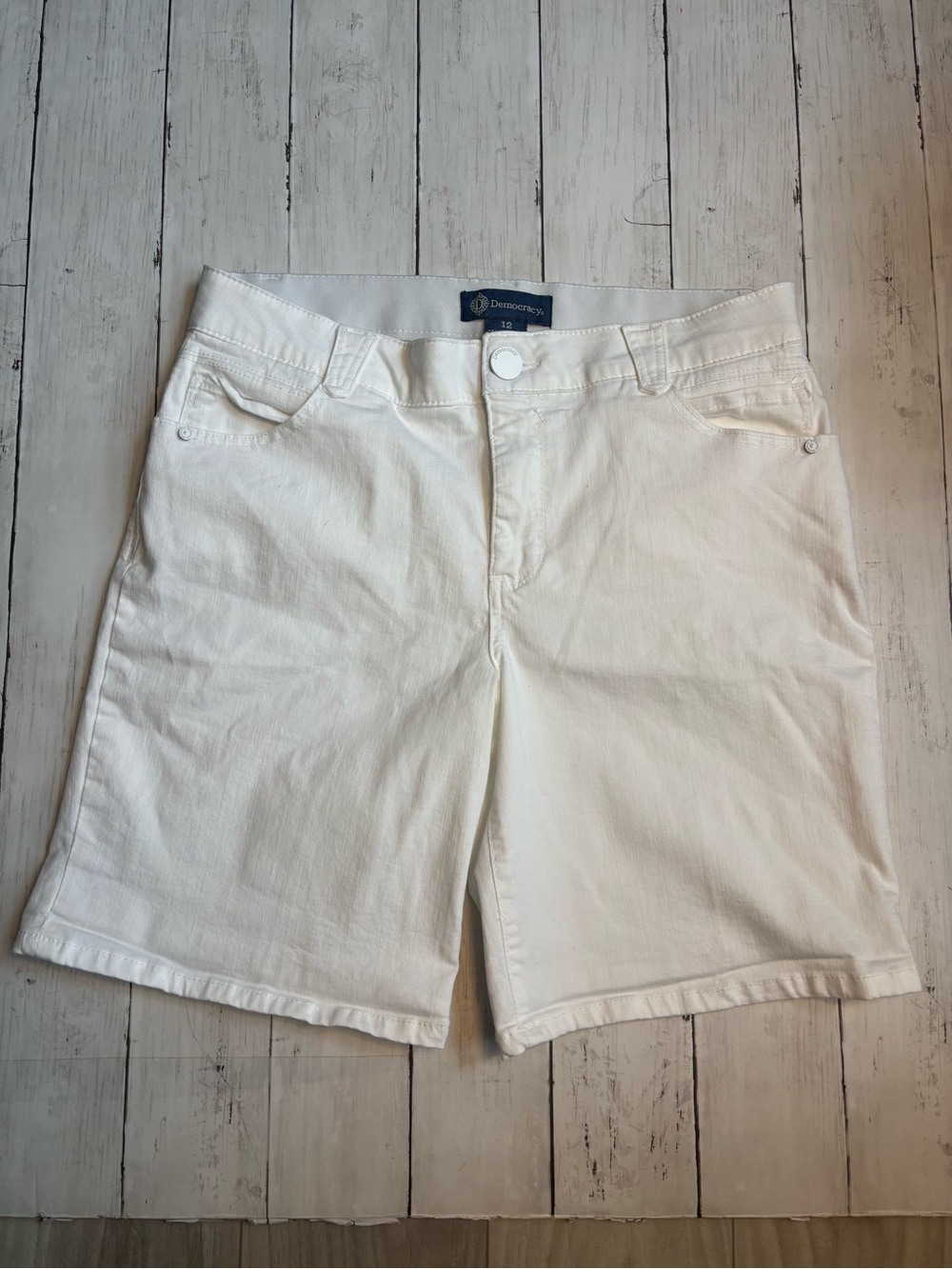 Democracy White Bermuda Shorts - Clean Casual Women's Staple